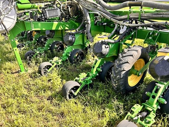 Image of John Deere 1725C equipment image 4