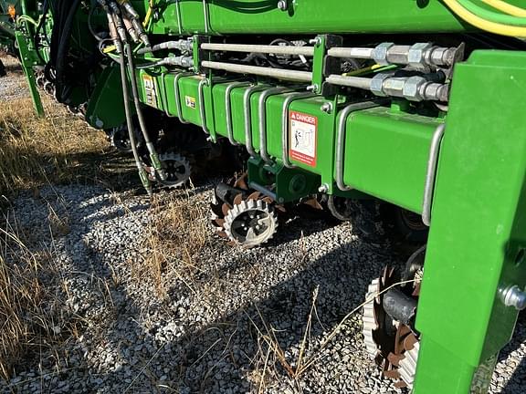 Image of John Deere 1725C equipment image 4