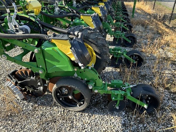 Image of John Deere 1725C equipment image 2