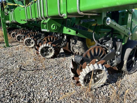 Image of John Deere 1725C equipment image 4