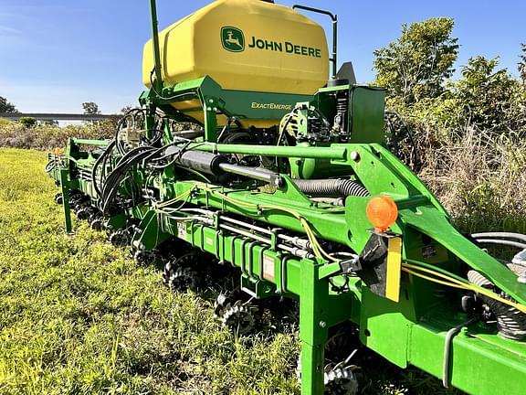 Image of John Deere 1725C Primary image