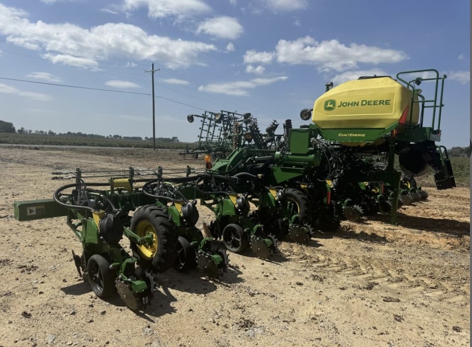 Image of John Deere 1725 Image 1