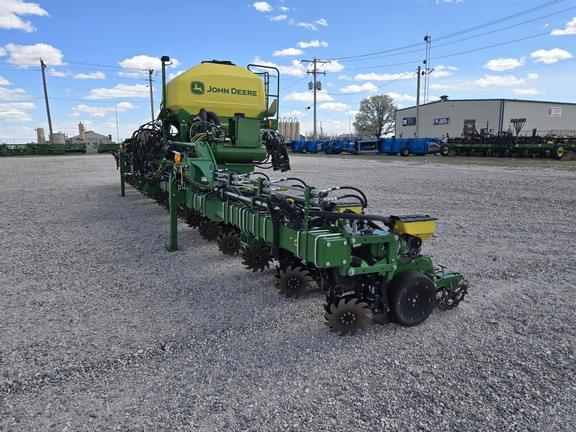 Image of John Deere 1725 equipment image 1