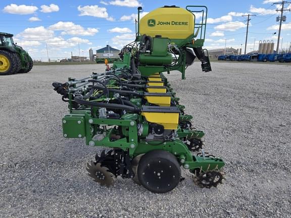 Image of John Deere 1725 equipment image 2