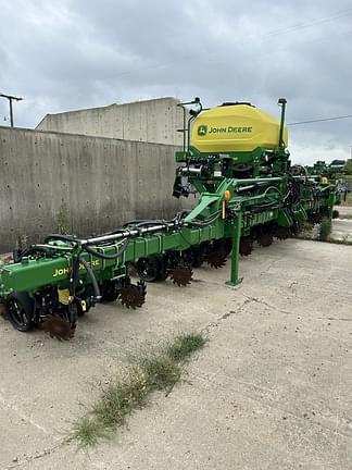 Image of John Deere 1725C equipment image 1