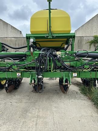 Image of John Deere 1725C equipment image 2