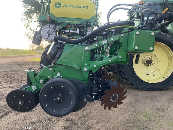 Image of John Deere 1725C equipment image 4