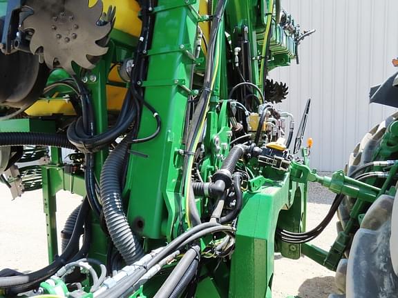 Image of John Deere 1725 equipment image 4