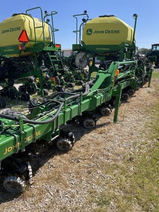 Image of John Deere 1725C equipment image 3