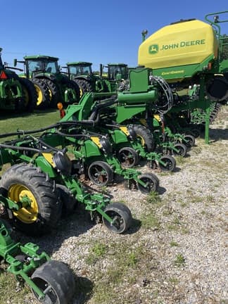 Image of John Deere 1725C equipment image 1
