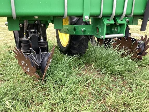 Image of John Deere 1725 equipment image 3