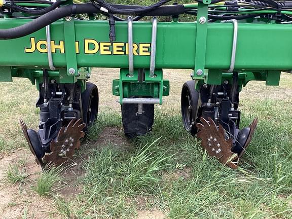 Image of John Deere 1725 equipment image 2