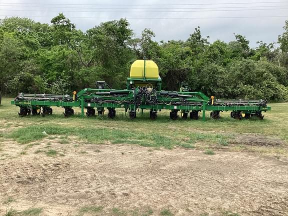 Image of John Deere 1725 Primary image