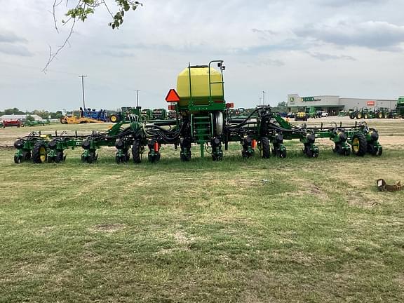 Image of John Deere 1725 equipment image 1