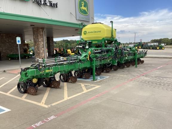 Image of John Deere 1725 equipment image 1