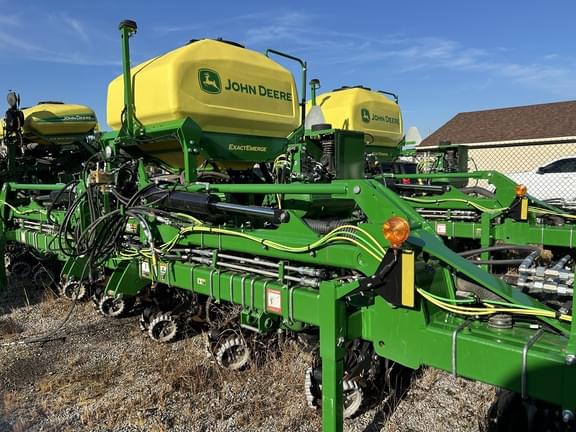 Image of John Deere 1725C equipment image 2