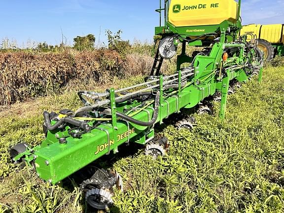 Image of John Deere 1725C Primary image