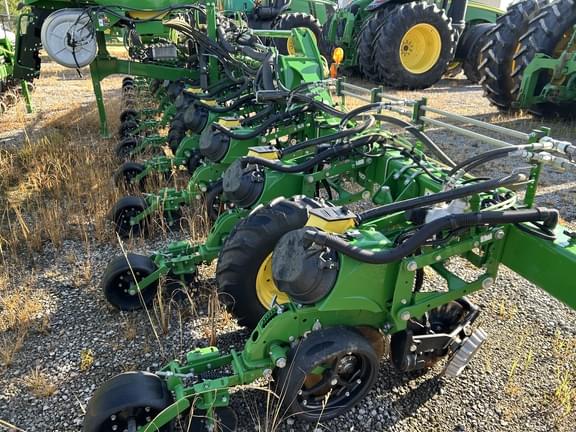 Image of John Deere 1725C equipment image 4