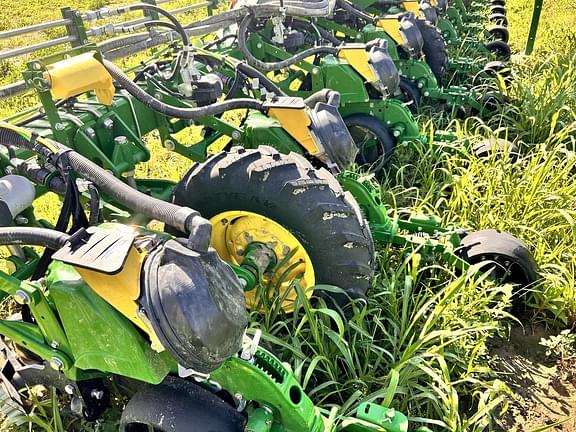 Image of John Deere 1725C equipment image 4