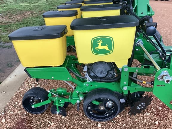 Image of John Deere 1725 equipment image 3