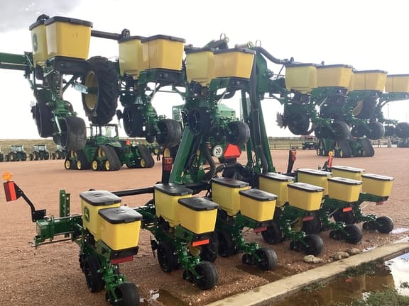 Image of John Deere 1725 equipment image 1