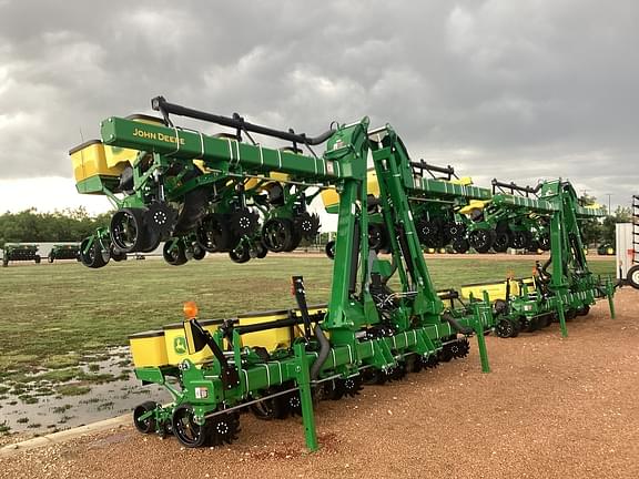 Image of John Deere 1725 Primary image