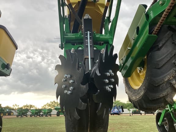 Image of John Deere 1725 equipment image 4