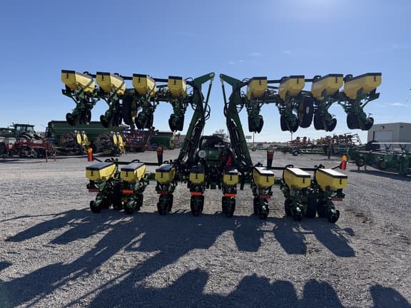 Image of John Deere 1725 equipment image 3