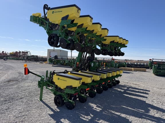 Image of John Deere 1725 equipment image 2