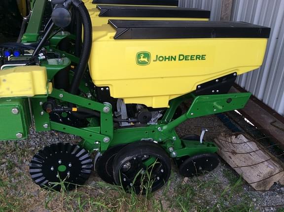 Image of John Deere 1725 equipment image 1