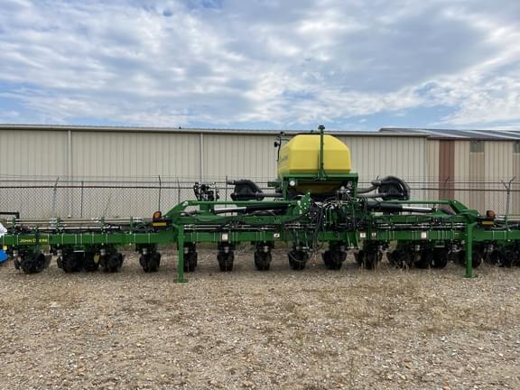 Image of John Deere 1725C equipment image 2