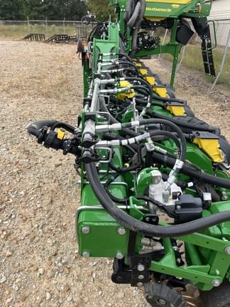 Image of John Deere 1725C equipment image 4