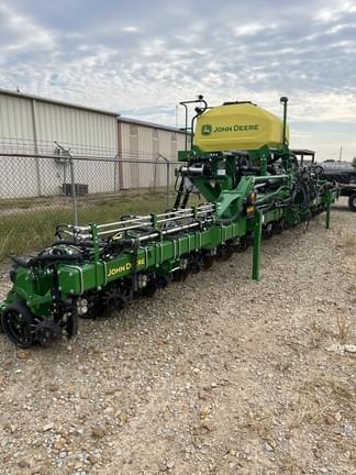 Image of John Deere 1725C equipment image 1