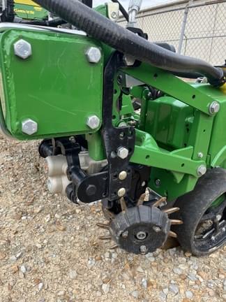 Image of John Deere 1725C equipment image 3