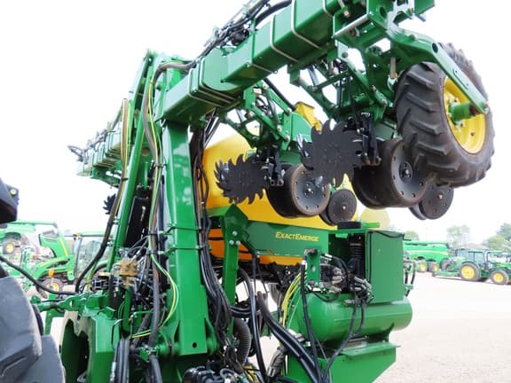 Image of John Deere 1725C equipment image 4