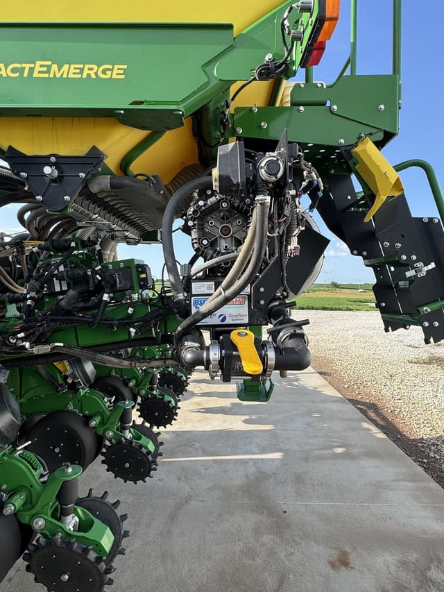 Image of John Deere 1725C equipment image 4