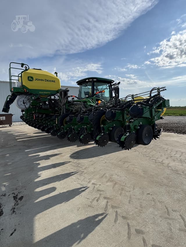 Image of John Deere 1725C equipment image 2