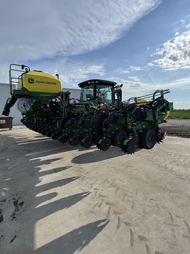 Image of John Deere 1725C equipment image 2