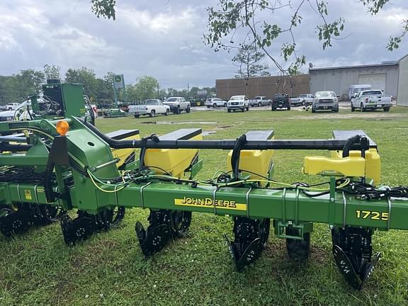 Image of John Deere 1725C equipment image 3