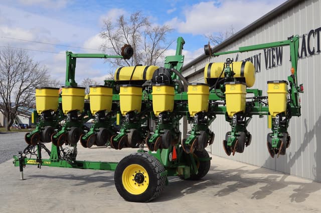 Image of John Deere 1745 equipment image 4