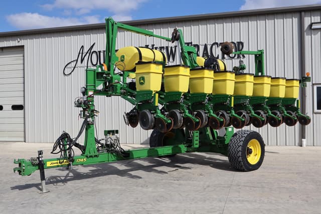 Image of John Deere 1745 equipment image 2
