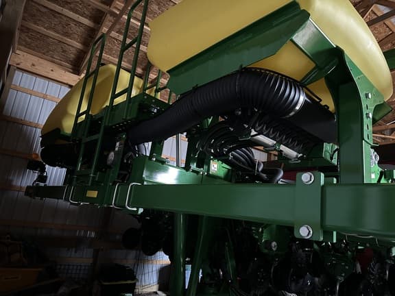 Image of John Deere 1745 Image 1
