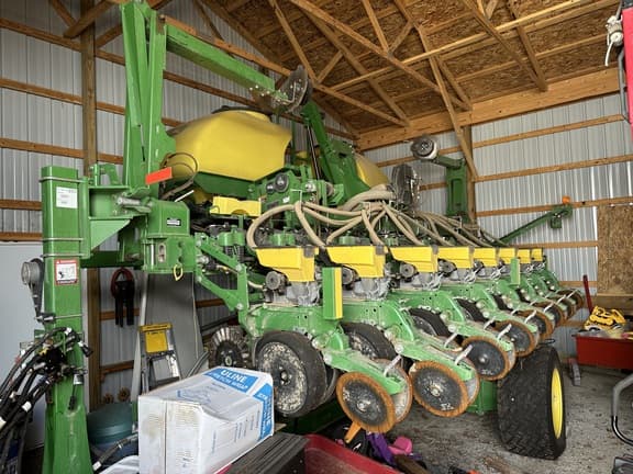 Image of John Deere 1745 Image 0