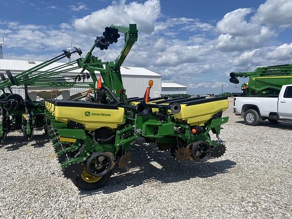 Image of John Deere 1765 equipment image 3