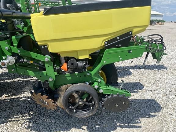 Image of John Deere 1765 equipment image 4