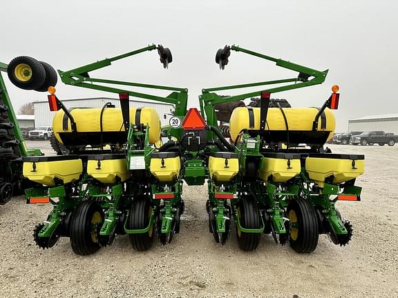 Image of John Deere 1765 equipment image 2