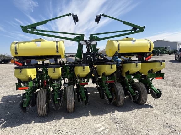 Image of John Deere 1765 equipment image 2