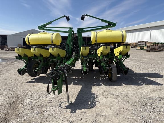 Image of John Deere 1765 equipment image 4