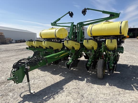 Image of John Deere 1765 equipment image 1