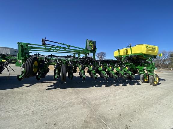 Image of John Deere 1775 equipment image 1